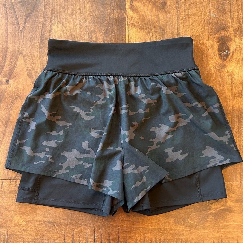 SPANX Get Moving Shorts Black Camo Size M High-Rise Thick Waistband - Picture 2 of 4